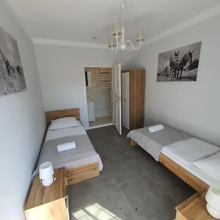 Pokoje W Parku I Folwarku Przy Palacu Lawica Kladsko Exteriér fotografie