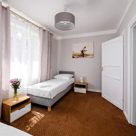 Pokoje W Parku I Folwarku Przy Palacu Lawica Kladsko Exteriér fotografie