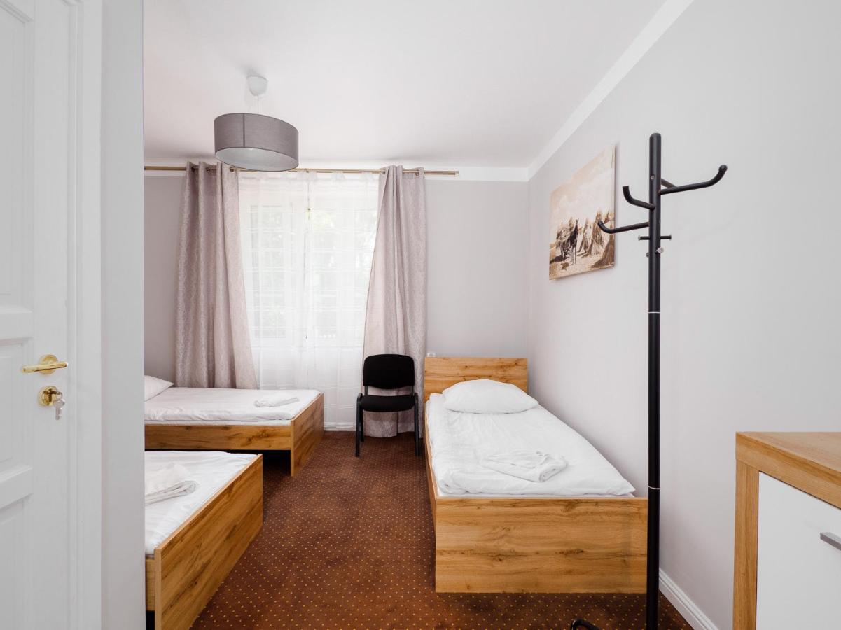 W Parku I Folwarku Przy Palacu Lawica Campsite *