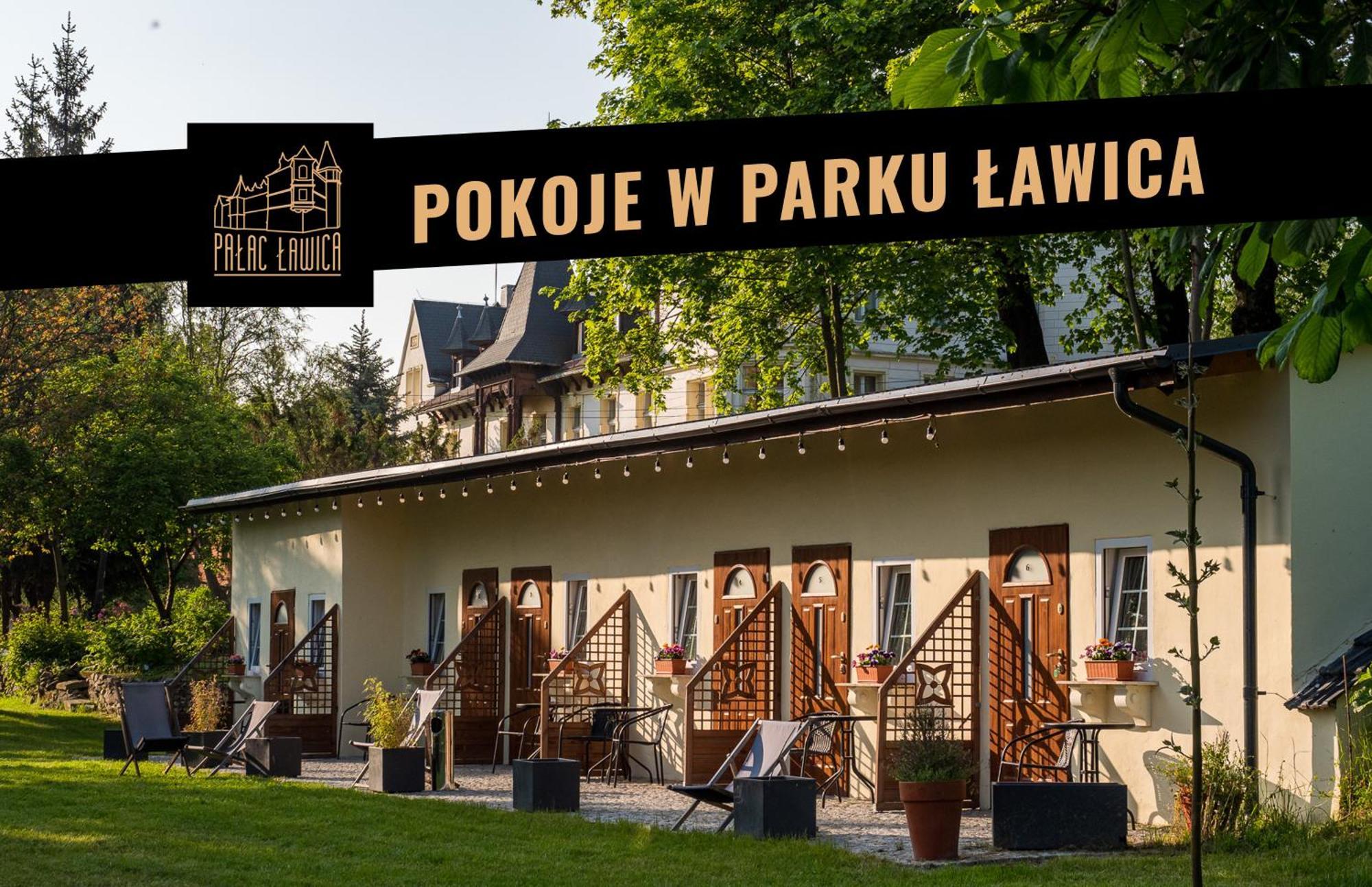 Campsite W Parku I Folwarku Przy Palacu Lawica Klodzko